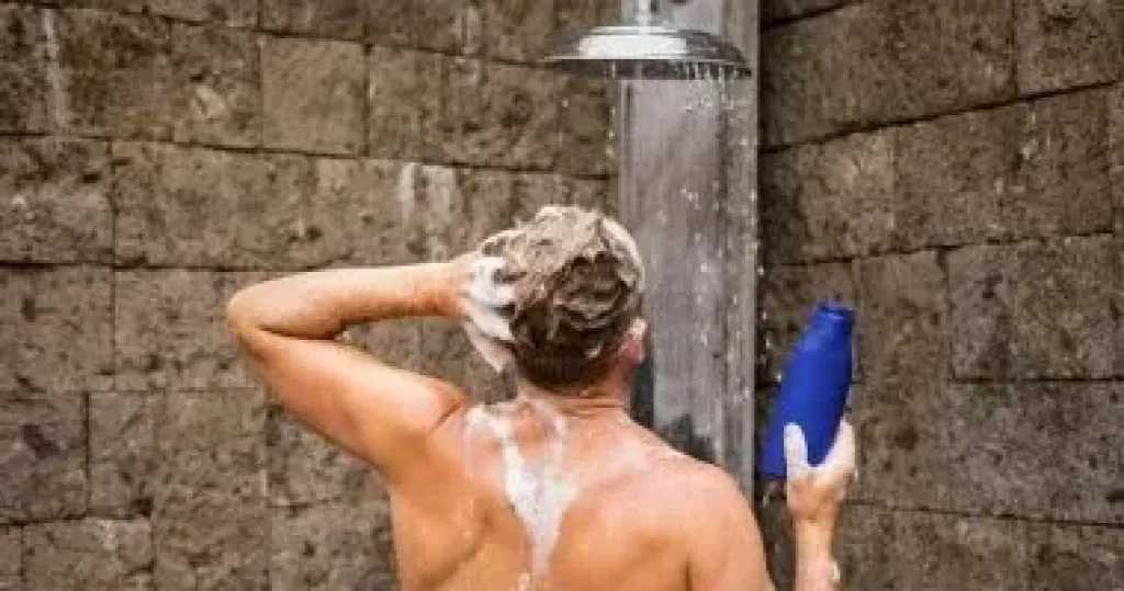 امرأة تختبر عادات استحمام شريكها و”الاكتشاف الصادم” يشعل جدلًا على تيك توك