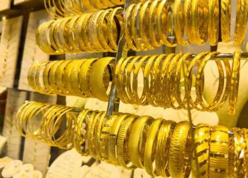 هبوط الذهب يثير التساؤلات.. عيار 24 يتراجع إلى 6451 جنيهًا وسط ضغوط عالمية قوية