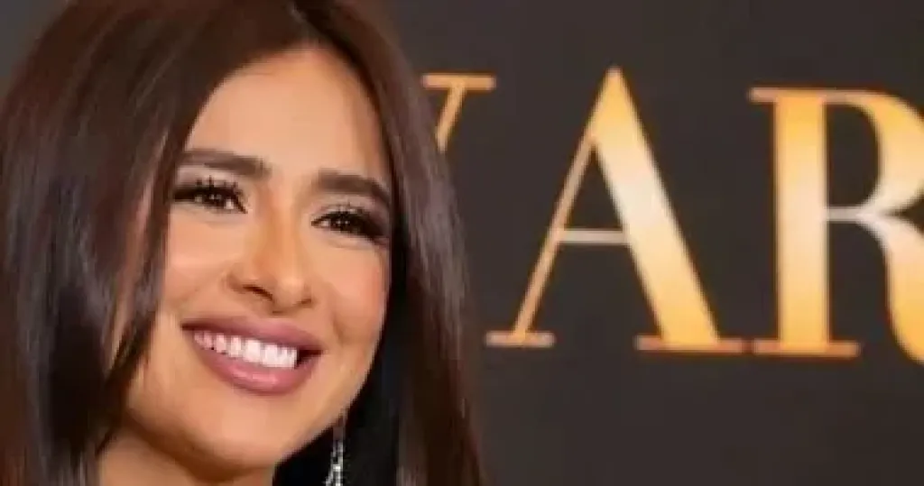 النجمة ياسمين عبد العزيز