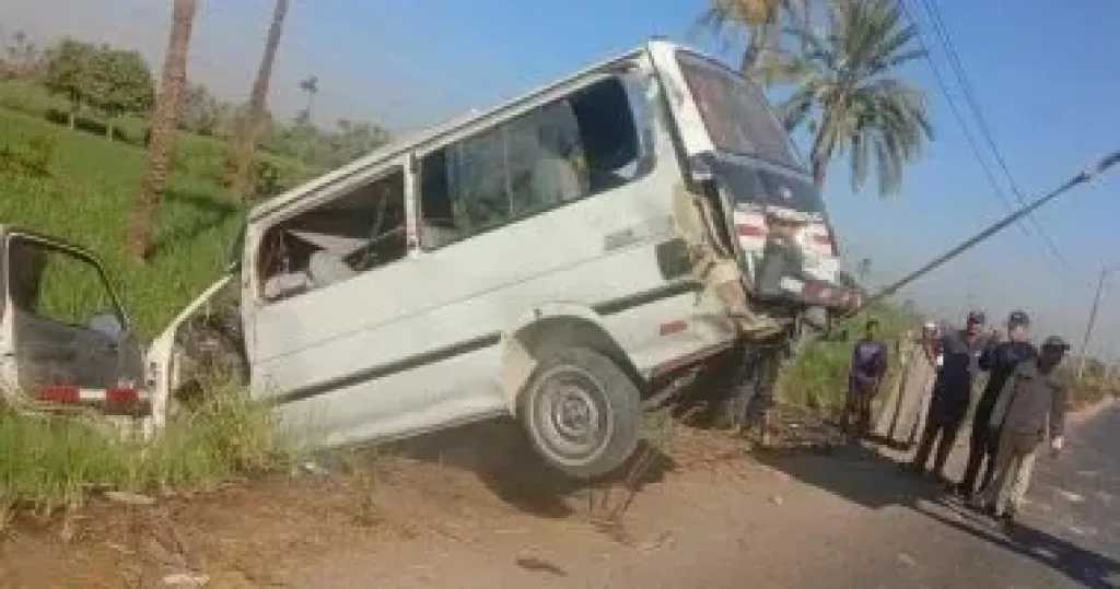بينهم رضيعة عمرها يومان.. مصرع وإصابة 15 شخص في انقلاب ميكروباص بنجع حمادي
