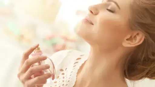 4 طرق فعالة لزيادة ثبات العطر في الصيف.. نصائح من خبراء العطور... 4 طرق فعالة لزيادة ثبات العطر في الصيف.. نصائح من خبراء العطور تدوم لساعات