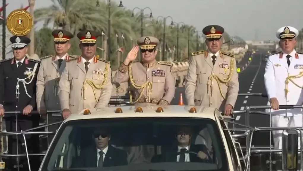 مشاهد وصول الرئيس السيسي إلى مقر القيادة الاستراتيجية «الأوكتاجون» بالعاصمة الإدارية الجديدة