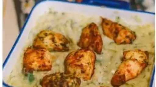 بطعم كريمي ومقرمش.. طريقة عمل صينية الأرز بالكريمة والذرة والفراخ