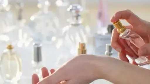 دار الإفتاء توضح شروط استخدام الفتاة للعطر أمام الخاطب دار الإفتاء توضح شروط استخدام الفتاة للعطر أمام الخاطب