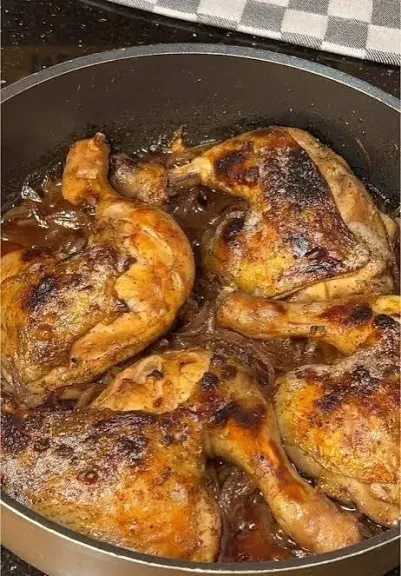 صينية الفراخ بالبصل.. طبق شهي يغني موائد الغداء