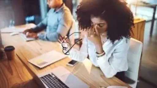 العبء الذهني.. الجهد الخفي الذي يرهق النساء العبء الذهني.. الجهد الخفي الذي يرهق النساء