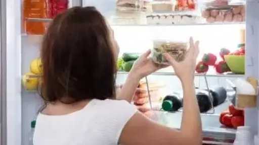 بقايا الطعام.. مخاطر صحية ونصائح للحفاظ على سلامتها بقايا الطعام.. مخاطر صحية ونصائح للحفاظ على سلامتها