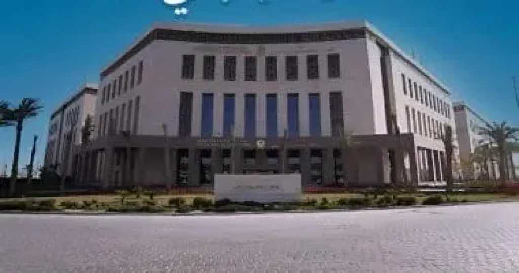 ضبط طالبة بالثانوية العامة أثناء محاولة الغش الإلكتروني في امتحان الرياضيات البحتة