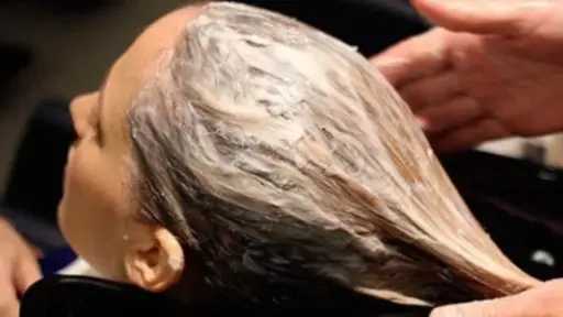 زبدة الأفوكادو للشعر الجاف.. وصفة طبيعية لترطيب عميق ولمعان يدوم