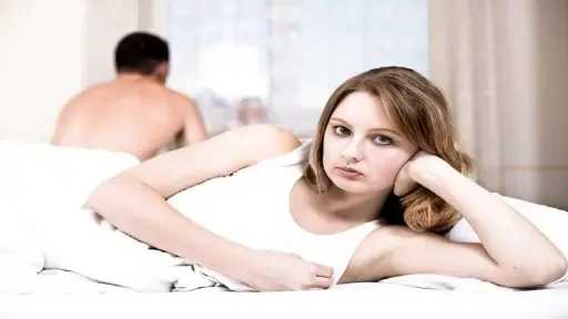 أشعر برغبة جنسية يومية وزوجي مبيقدرش.. كيف نتعامل مع اختلاف الرغبة بين الزوجين؟