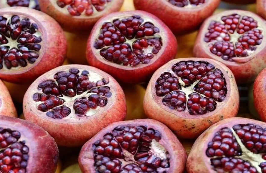 الرمان يعيد هرمون الشباب لكبار السن