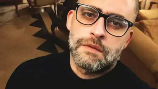 وفاة الفنان أحمد جلال عبد القوي بعد صراع مع المرض.. مسيرة فنية... وفاة الفنان أحمد جلال عبد القوي بعد صراع مع المرض.. مسيرة فنية تركت بصمة في الدراما والسينما
