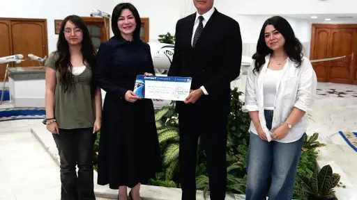 تكريم الطبيبة مروة صلاح لإنقاذها حياة راكب على متن رحلة لمصر للطيران تكريم الطبيبة مروة صلاح لإنقاذها حياة راكب على متن رحلة لمصر للطيران