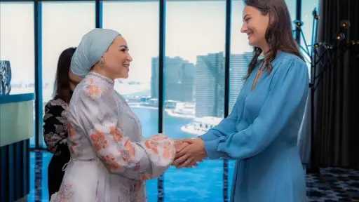 السيدة انتصار السيسى وقرينة رئيس الجبل الأسود تتجولان فى معرض «ديارنا» بالعلمين السيدة انتصار السيسى وقرينة رئيس الجبل الأسود تتجولان فى معرض «ديارنا» بالعلمين