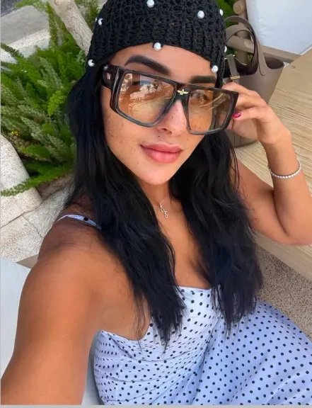 الفنانة جوري بكر