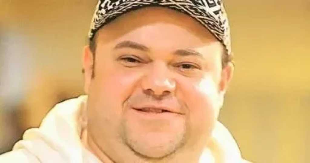الفنان مدحت تيخا يقدم بلاغًا ضد رسائل تهديدية