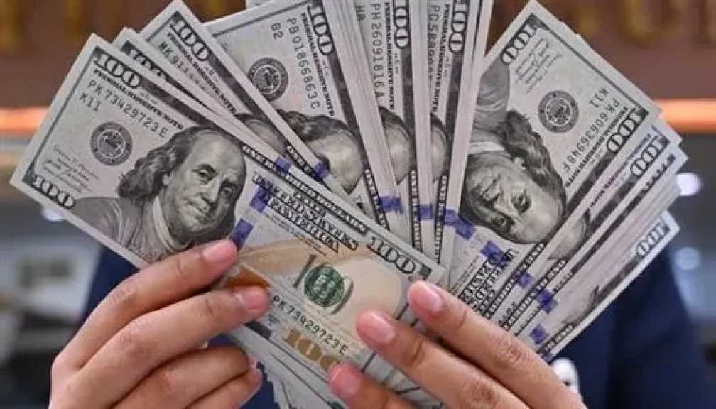الدولار يختبئ في عطلة نهاية الأسبوع.. استقرار عند 51.4 جنيه يريح الأعصاب