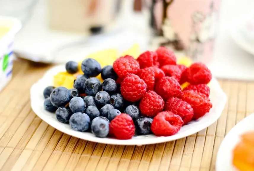 8 أطعمة خارقة تقوي المناعة وتحمي الجسم من الأمراض بشكل طبيعي