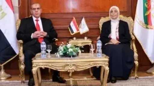 رئيسة هيئة النيابة الإدارية تستقبل رئيس محكمة النقض لتهنئتها بتولي منصبها الجديد رئيسة هيئة النيابة الإدارية تستقبل رئيس محكمة النقض لتهنئتها بتولي منصبها الجديد