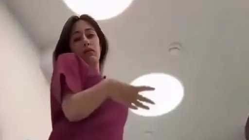 صاحبة فيديو الرقص في عيادة الأسنان تخرج عن صمتها وتكشف هويتها الحقيقية