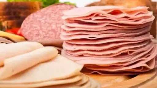 طريقة عمل لانشون اللحمة في البيت.. بطعم شهي وخطوات سهلة