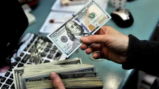 الدولار يخالف التوقعات استقرار مفاجئ يربك المضاربين قبل جلسة الأربعاء تحديث مباشر