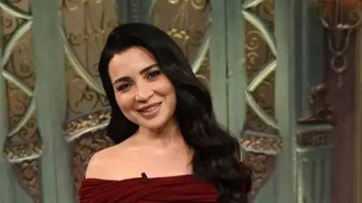 الفنانة مي عز الدين تتألق بإطلالة صيفية جذابة على إنستجرام