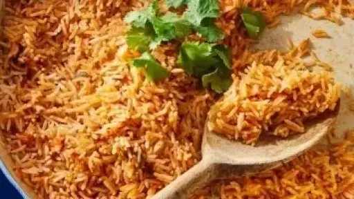 الأرز.. أطباق متنوعة بنكهات لا تُنسى على المائدة العربية الأرز.. أطباق متنوعة بنكهات لا تُنسى على المائدة العربية