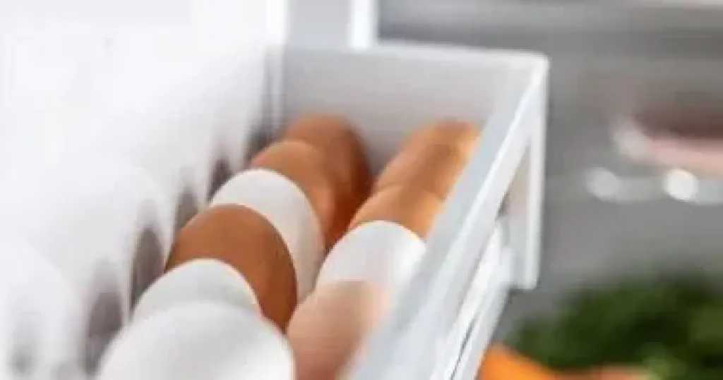 أطعمة لا ينصح بتخزينها في باب الثلاجة للحفاظ على جودتها