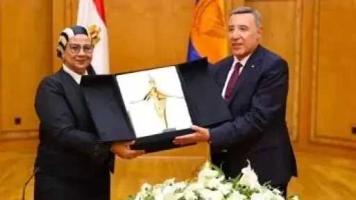 رئيس المحكمة الدستورية العليا يبحث سبل دعم الوعي الدستوري وتمكين المرأة