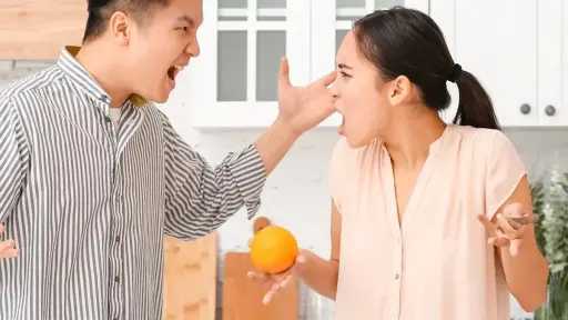 المحكمة تعتبر مشاركة الخلافات الأسرية عنفًا منزليًا وتصدر أمر حماية