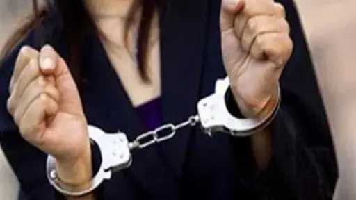 حبس سيدة 4 أيام لاتهامها بسرقة مشغولات ذهبية واستبدالها بأخرى مغشوشة في... حبس سيدة 4 أيام لاتهامها بسرقة مشغولات ذهبية واستبدالها بأخرى مغشوشة في 6 أكتوبر
