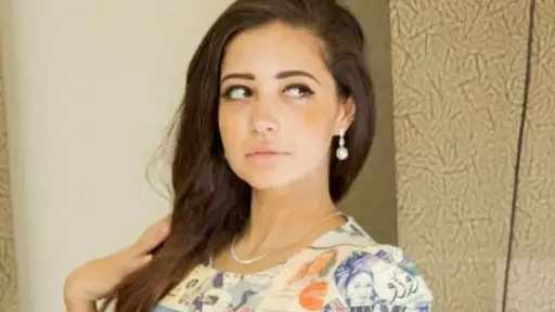 رحيل والد مصممة الأزياء ندى أكرم وتشييع جثمانه من مسجد الحصرى