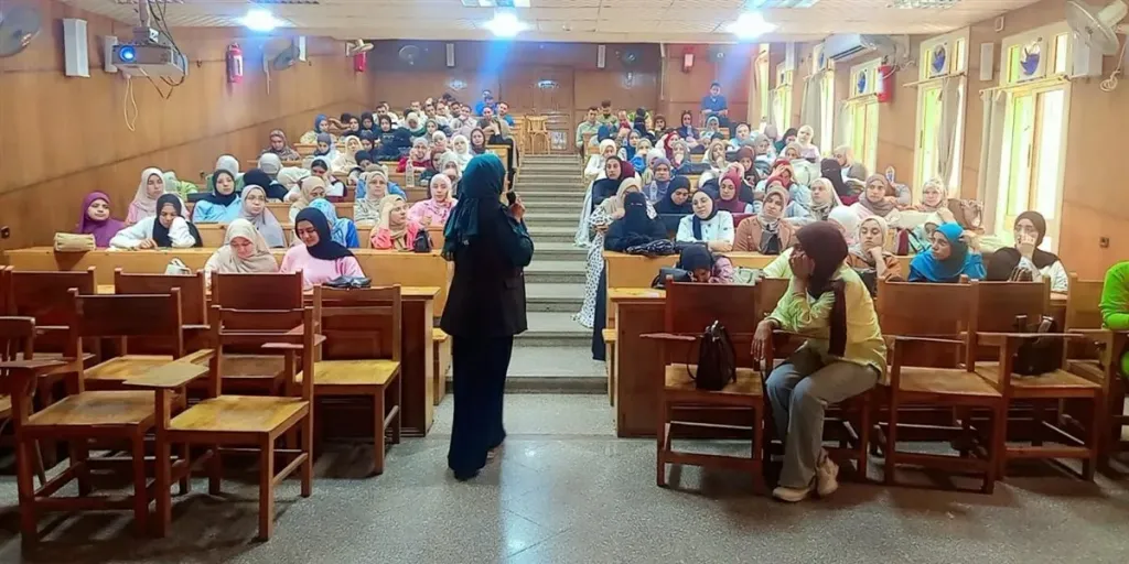 جانب من الندوة