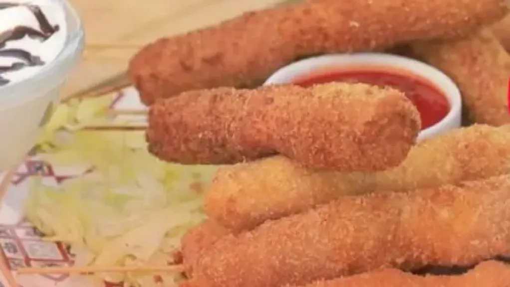 كورن دوج مقرمش.. الوجبة المفضلة لدى الجميع وأسرار إعدادها في المنزل