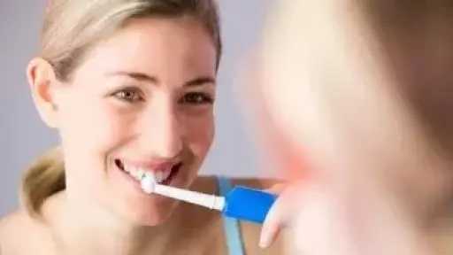 للأمهات.. ضرورة استبدال فرشاة الأسنان بانتظام للحفاظ على صحة الفم للأمهات.. ضرورة استبدال فرشاة الأسنان بانتظام للحفاظ على صحة الفم