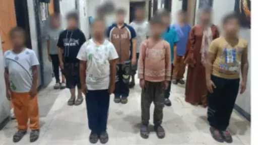 ضبط عصابة نسائية تستغل الأطفال في التسول وبيع السلع بالقاهرة ضبط عصابة نسائية تستغل الأطفال في التسول وبيع السلع بالقاهرة