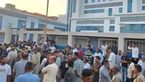 لحظة الوداع الأخير خروج 12 جثمانًا من ضحايا حادث الدواويس إلى مسقط... لحظة الوداع الأخير خروج 12 جثمانًا من ضحايا حادث الدواويس إلى مسقط رأسهم بالشرقية