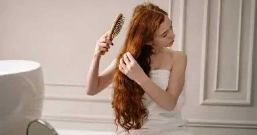 تجنب الزيوت الطبيعية لعلاج قشرة الرأس..  دراسة تكشف عن الأخطاء الشائعة