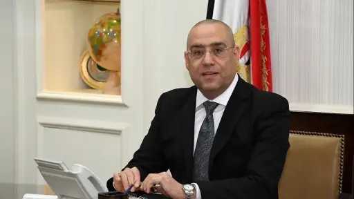 إحالة موظفة للمحاكمة الجنائية بتهمة سب وقذف وزير الإسكان السابق إحالة موظفة للمحاكمة الجنائية بتهمة سب وقذف وزير الإسكان السابق