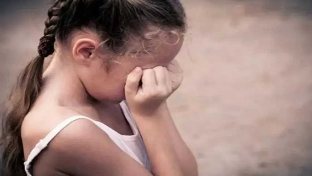استغاثة طفلة من سوهاج تتهم شقيقها بالتعدي عليها.. الأجهزة الأمنية تفحص الفيديو المتداول