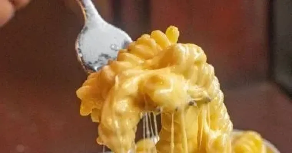 المكرونة بالجبن الكريمي 