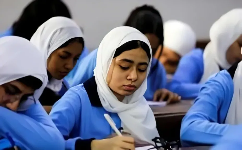 الطلاب تدرس مناهج البكالوريا 2026