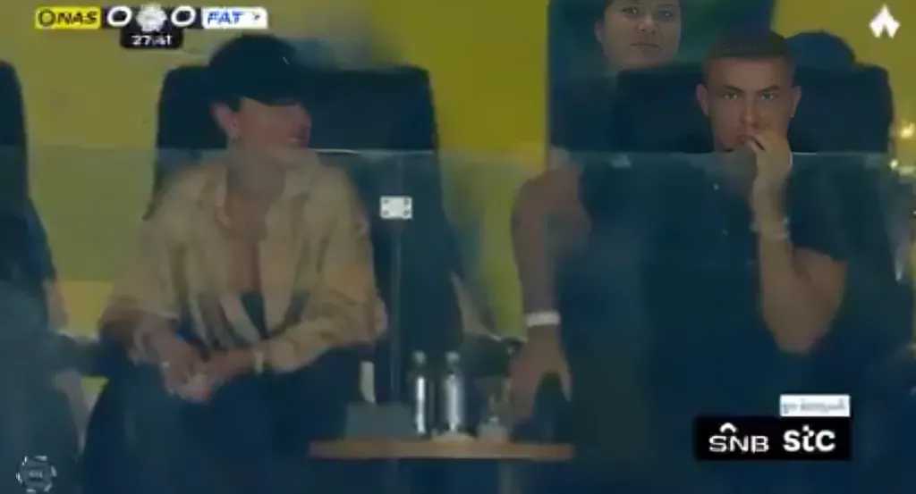 رونالدو وجورجينا يظهران معاً في مدرجات النصر لأول مرة بعد زواجهما السري في البرتغال