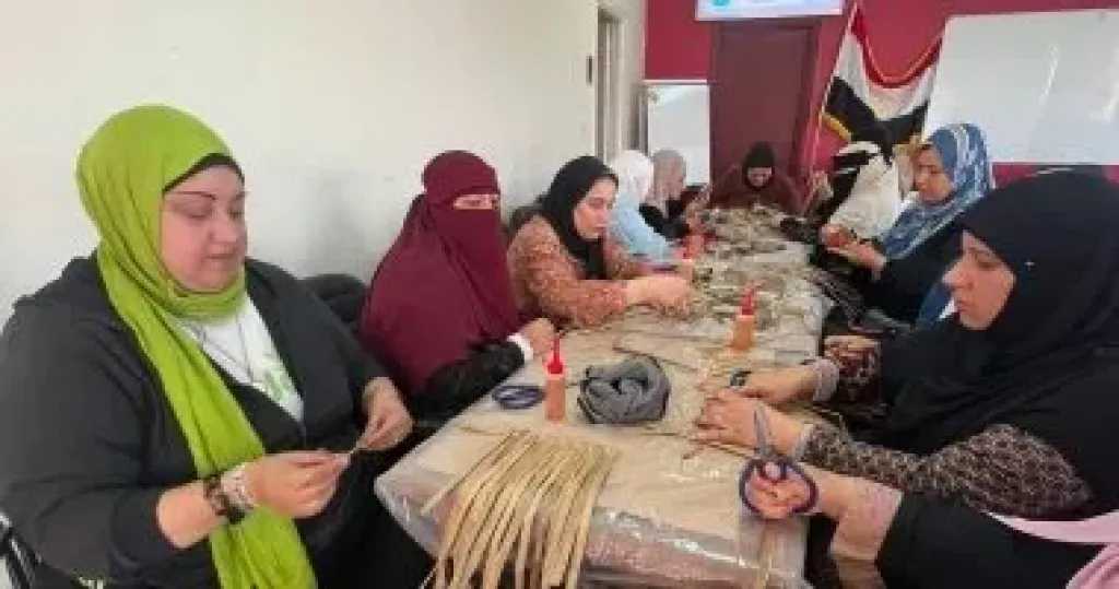 ورش تدريبية لتعزيز مهارات السيدات في صناعة منتجات من ورد النيل
