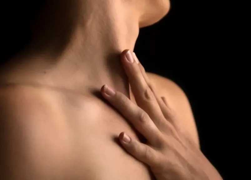 نورهان في الأربعين تشكو قلة الجنس مع زوجها وتفكر في الخيانة، ماذا تفعل؟