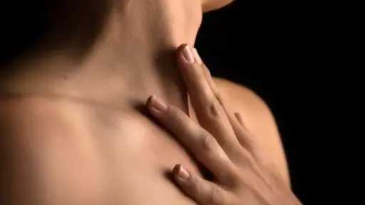 نورهان في الأربعين تشكو قلة الجنس مع زوجها وتفكر في الخيانة، ماذا تفعل؟