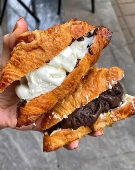الكرواسون بالآيس كريم.. وصفة صيفية تشعل مواقع التواصل الاجتماعي