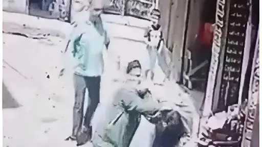 حماتها جرتها من شعرها فى الشارع.. خلاف عائلي يتحول لحرب شوارع بالمحلة حماتها جرتها من شعرها فى الشارع.. خلاف عائلي يتحول لحرب شوارع بالمحلة