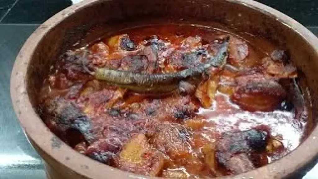 طاجن اللحم بالبصل.. وجبة مصرية شهية وسهلة التحضير